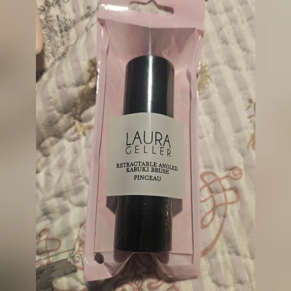 New In Sealed Packing! Laura Geller Retractable Angled Kabuki Brush - Black